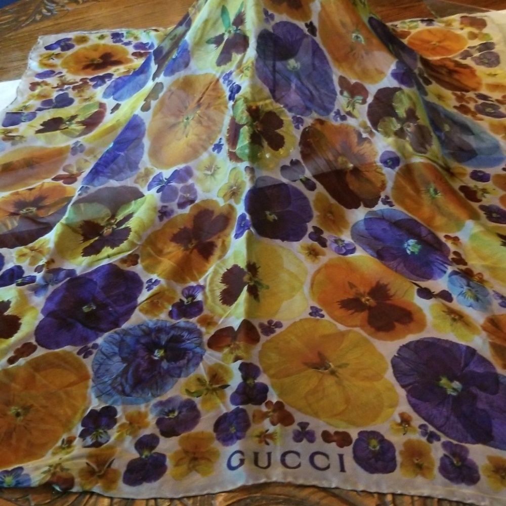 Gucci 100% silk scarf made in Italy